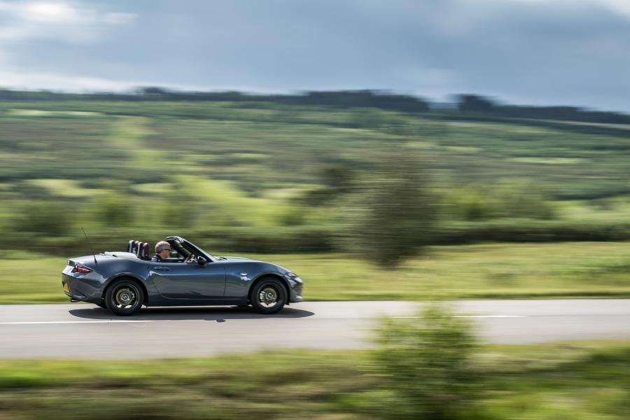  Mazda MX-5 R-Sport (ND) 2020 года  (UK) (фото 8 из 86)